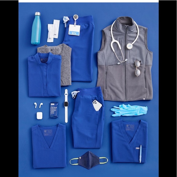 NWT FIGS Casma Three Pocket Scrub Top Winning Blue - Picture 8 of 9